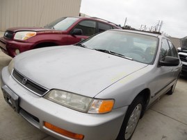 1996 HONDA ACCORD LX SILVER 4DR 2.2L AT A19939